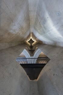 Zeitz_Interior5_Interstital tube space.jpg