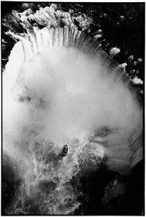 Zoe Leonard, Niagara Falls Zoe Leonard, Niagara Falls
