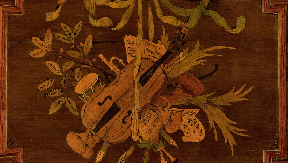 Sell Antique Furniture - Antique Consignment Sotheby's A marquetry design from a piece from an auction selling antique furniture - Sell Antique Furniture - Antique Consignment Sotheby's